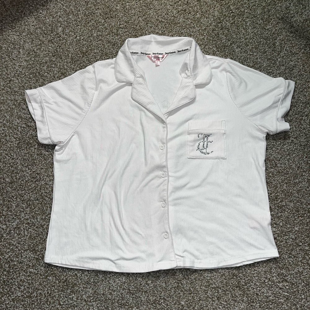 Juicy Couture - Y2K White ribbed bedazzled pajama pocket tee